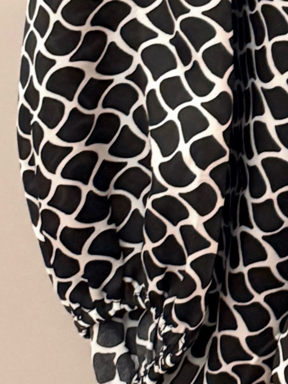 Vince Camuto Black and White Metallic Geometric Peasant Tunic - Picture 3 of 5